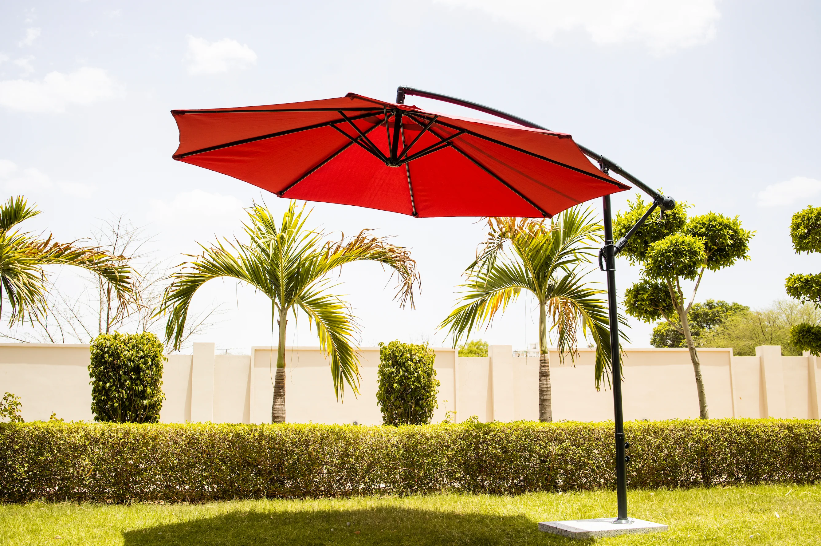 Aqua Luxury Side Pole Garden Umbrella With Stand (Round, Mahroon) - Image 2